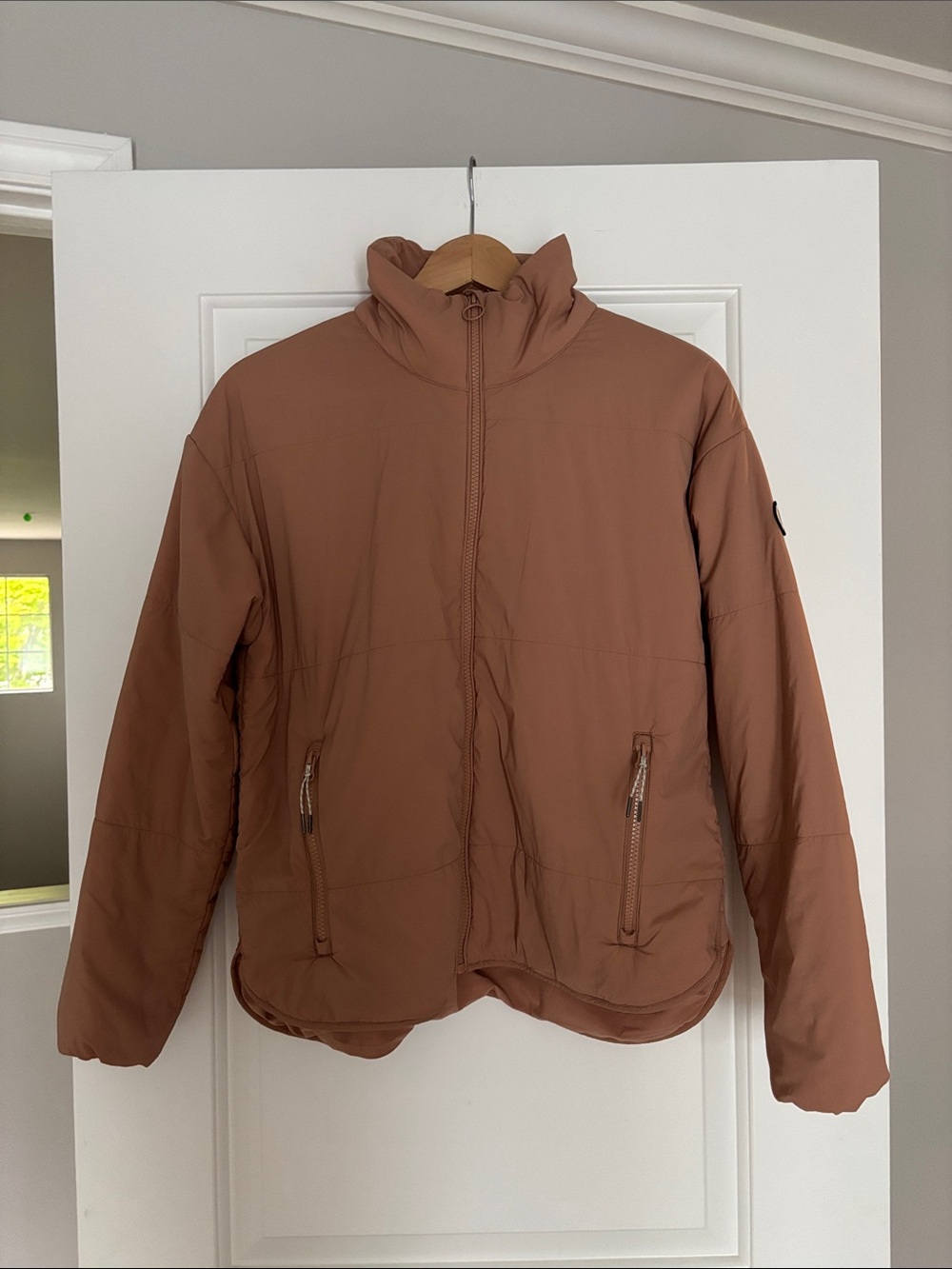 Vuori Canyon Insulated Jacket Rose Pink - Classic Zip Front - Picture 2 of 8